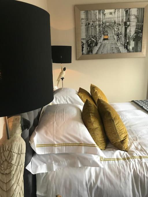 Luxury Central Tunbridge Wells With Free Parking Leilighet Eksteriør bilde